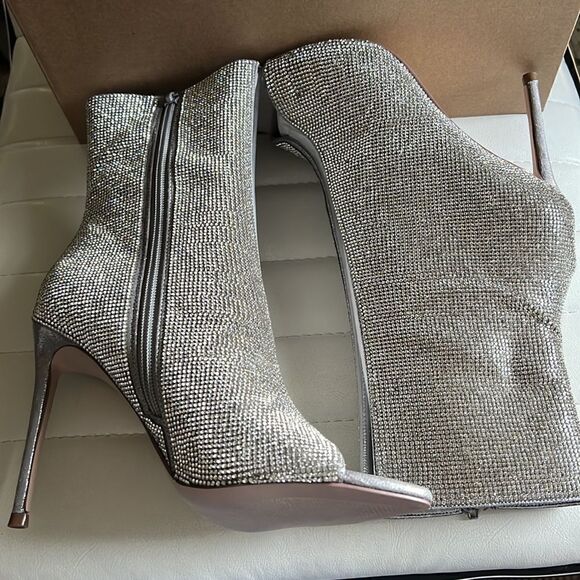 NWT Steve Madden stylish silver vegan booties 7 - Picture 2 of 10